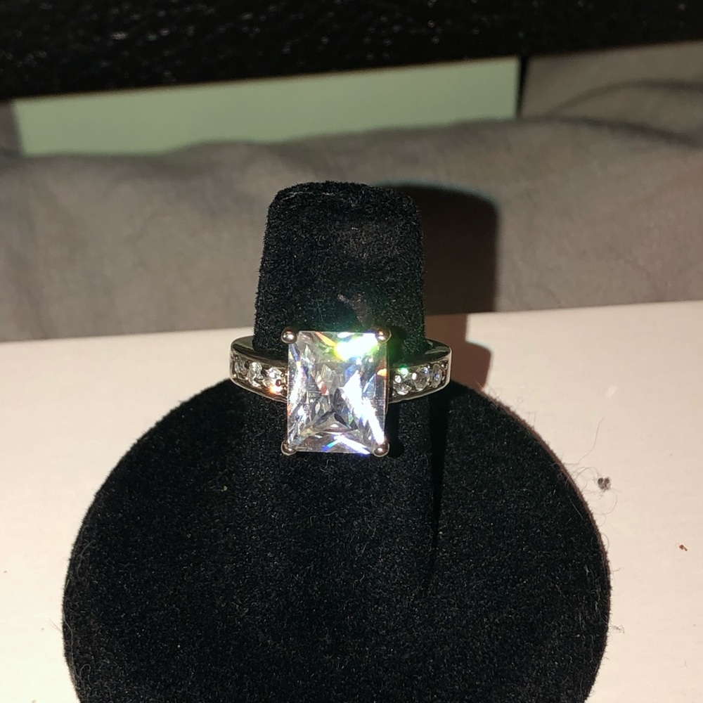 Cute crystal ring size 5
